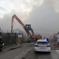 Izbio požar u skladištu Metisa na Kukuljanovu