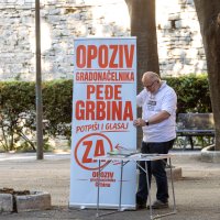 Skupljanje potpisa za opoziv Peđe Grbina