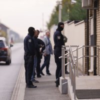 Policija i USKOK ispred kuće Dragana Bakovića Bambure