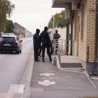 Policija i USKOK ispred kuće Dragana Bakovića Bambure