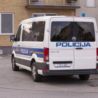 Policija i USKOK ispred kuće Dragana Bakovića Bambure