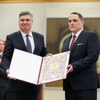 Zoran Milanović uručio odlikovanja