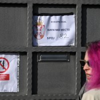 Red za glasanje ispred Veleposlanstva Republike Srbije u Hrvatskoj