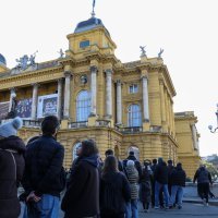 Čekanje u redu za Orašara ispred HNK Zagreb