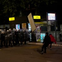 Kordon policije štiti zgradu TV Pink