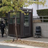 Napad pred izraelskom ambasadom u Beogradu
