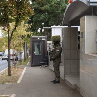 Napad pred izraelskom ambasadom u Beogradu