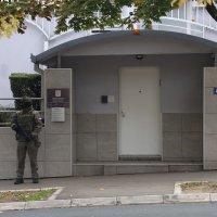 Napad pred izraelskom ambasadom u Beogradu