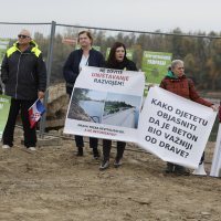 Građanska inicijativa 'Za zeleni Pampas' organizirala je prosvjed u Osijeku