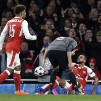 Arsenal v Bayern Munich - Theo Walcott (Arsenal) i Javi Martinez