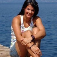 Ana Jelušić na plaži u Kostreni