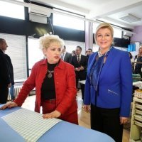 Predsjednica Grabar-Kitarović uručila industrijsko glačalo udruzi Kamensko (1)