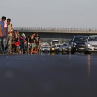 Izbjeglice odlučile ići pješice iz Budimpešte do Austrije (2)