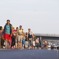 Izbjeglice odlučile ići pješice iz Budimpešte do Austrije (3)