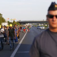 Izbjeglice odlučile ići pješice iz Budimpešte do Austrije (4)