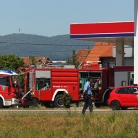 Vatrogasci i stručnjaci iz Petrola zaustavili curenje plina iz cisterne na benzinskoj (4)