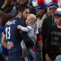 Karabatić pobjedu proslavio uz majku, sina i partnericu koji su ga bodrili s tribina (4)