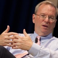 Kolovoz 2001. - Eric Schmidt postaje direktor Googlea