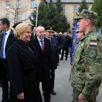 Predsjednica Grabar Kitarović na svečanoj prisegi ročnika u vojarni 123. brigade HV