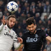 Juventus (Gonzalo  Higuain) - Porto (Miguel Layun)