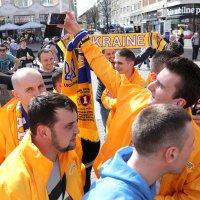 Navijači Ukrajine okupljaju se u centru Zagreba uoči kvalifikacijske utakmice za SP