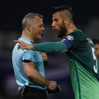 Škotska - Slovenija, Boštjan Cesar u razgovoru sa sucem (3)