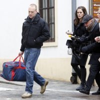 Saucha napušta svoj stan nakon što mu je skinut Saborski imunitet (5)