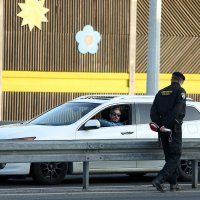 Policija blokirala cestu te provjerava vozila na naplatnoj postaji Lučko (4)