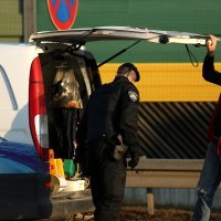 Policija blokirala cestu te provjerava vozila na naplatnoj postaji Lučko (6)