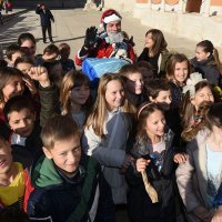 Djedovi Mrazovi sletjeli u Zadar (10)