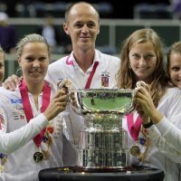 Slijeva Andrea Hlavackova, Lucie Hradecka, izbornik Patr Pala, Petra Kvitova Lucie Šafarova
