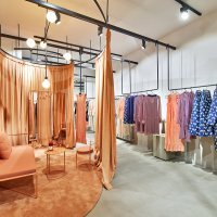 Showroom Garderoba uređen je u skandinavskom stilu