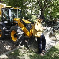 Građani stali pred bagere