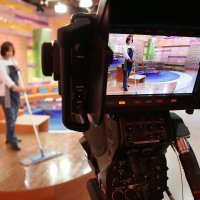 Snimanja emisije HRT-a Dobro jutro, Hrvatska. Spremačica čisti i priprema studio  2015.