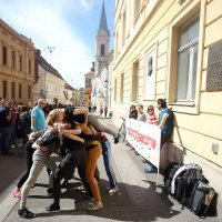 Ispred Gradske skupštine započela 24-satna neprekidna protestna akcija Tjelovanje