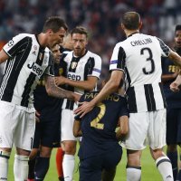 Mario Mandžukić je par puta stao u zaštitu suigrača