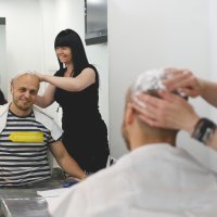 Novinar Tportala na stolcu na kojem se šišaju političari, biznismeni i estradne zvijezde