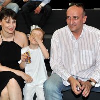 Aleksandra Mindoljević Drakulić sa suprugom i sinom