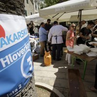 Hloverka Novak Srzić u Makarskoj je častila građane