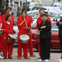 Vlasta Delimar i Milan Božić 2011. - performans uz pratnju Zlih Bubnjara