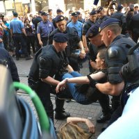 Policija privela prosvjednice koje su blokirale povorku Hod za život