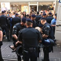 Policija privela prosvjednice koje su blokirale povorku Hod za život