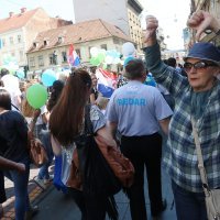 Povorku Hoda za život dočekivali kontraprosvjednici