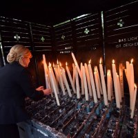 Predsjednica s vojskom obišla Lourdes