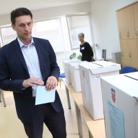 Metković: Prvi čovjek MOST-a Petrov odmah po otvaranju birališta obavio svoju dužnost