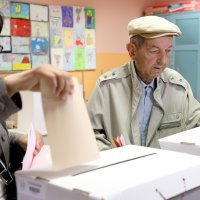 Zagreb - Građani na glasovanju za lokalne izbore u Mjesnom odboru Samoborček