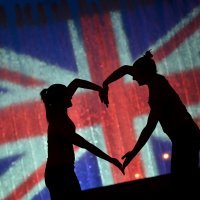 Zagrebačke fontane u znak sjećanja na žrtve napada u Manchesteru dobile su obrise zastave Velike Britanije