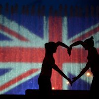 Zagrebačke fontane u znak sjećanja na žrtve napada u Manchesteru dobile su obrise zastave Velike Britanije