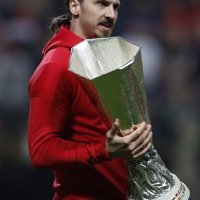 Zlatan Ibrahimović s peharom Europske lige