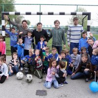 Bšićan s prijateljima iz Inicijative Za naš Dinamo (Šokota, Šimić, Marić) i djecom na zagrebačkom Jarunu